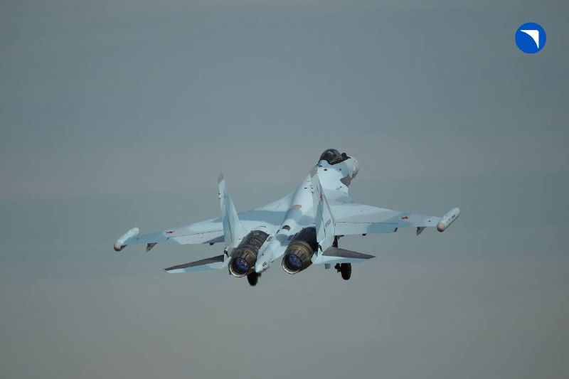 במקרה נדיר, מטוס קרב רוסי מסוג Su-35S חצה למרחב האווירי של אוקראינה, טס מעל העיירה Uhroidy במחוז סומי, ושיג…