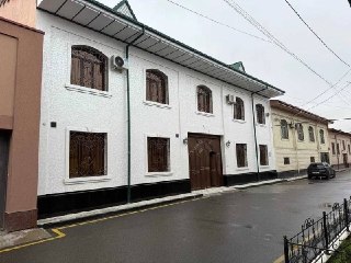 Evro ta'mirdagi hovli sotiladi