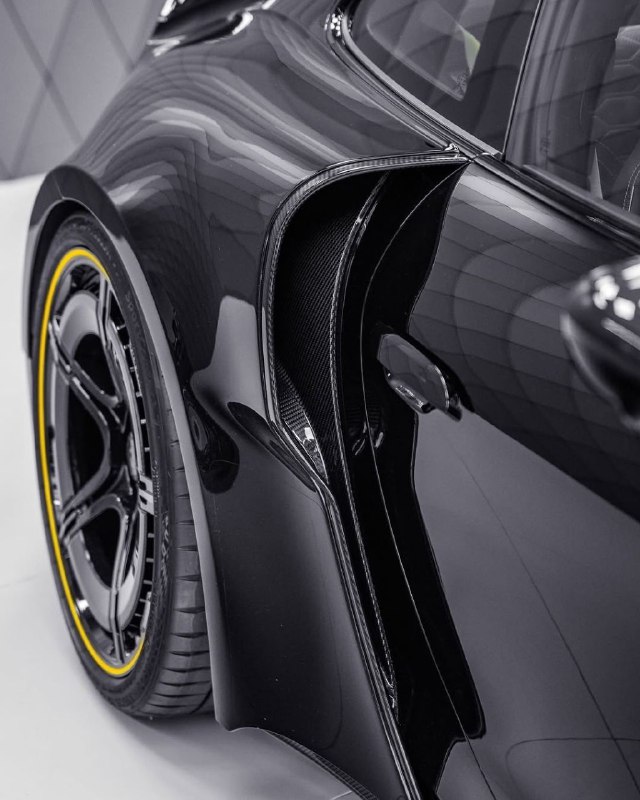 911 Turbo S Brabus Rocket 900 R 3