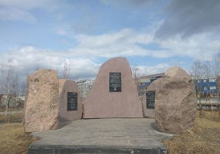 На месте снесенного мемориала ссыльным полякам и литовцам в Якутске установят памятник Герою России Дмитрию Егорову, «погибшему в зоне специальной военной операции в 2023 году», рассказал ЯСИА главный архитектор города. По словам архитектора, контракт на у