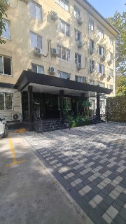 Shaxsiy avtoturargohli ofis binosi, 1000+ kv.m.