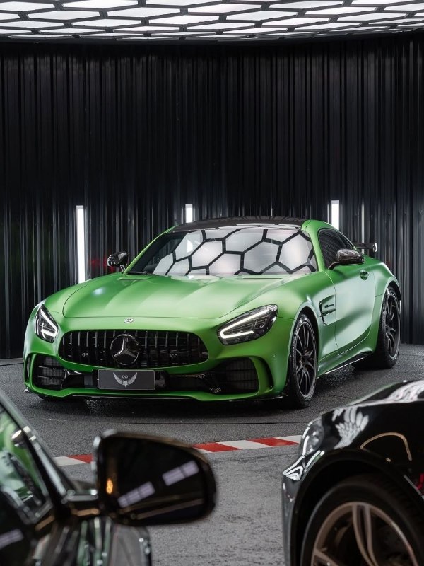 Mercedes Benz AMG GT R 7