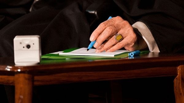 اخبار اصفهان: آینده ملّت و سرزمینتان در دستان شماست🔹در روزهایی که اسلام در رسانه‌های غربی بیش از همیشه با تروریسم گره خورده بود، نامه‌