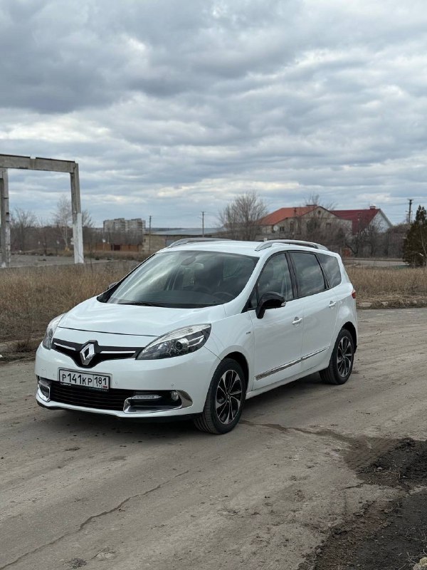 Продам renault grand scenic 2015 года в идеальном состоянии 1.5 , автомат, с родным пробегом 188000... - фотография