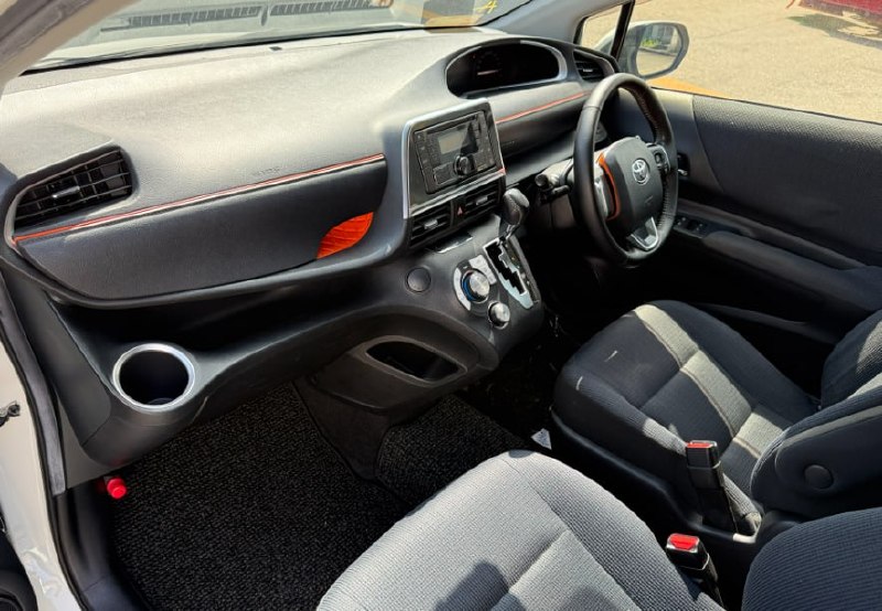 Toyota Sienta 2017 фото 4