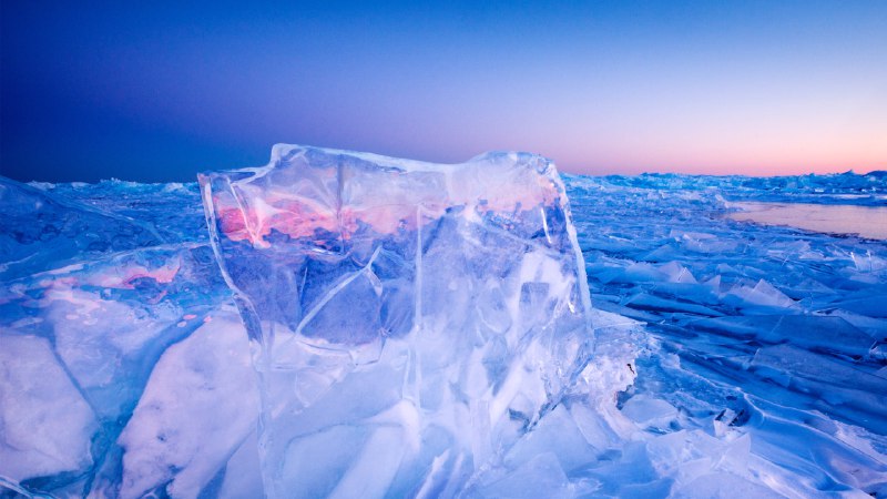 Shards of winterPlate ice along Lake Superior, Grand Marais, Minnesota (© wanderluster/Getty Images)