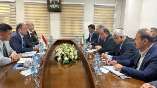 Губернатор Голестана встретился с министром транспорта Таджикистана в Душанбе
