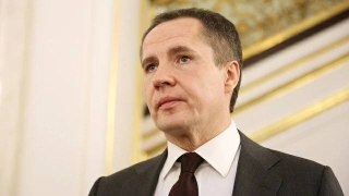 Белгородский оперштаб прокомментировал сообщения о возможной отставке Гладкова с поста губернатора:  «На сегодняшний день — губернатор работает. Другой официальной информации не поступает».  Накануне «Ведомости» со ссылкой на источники в администрации през