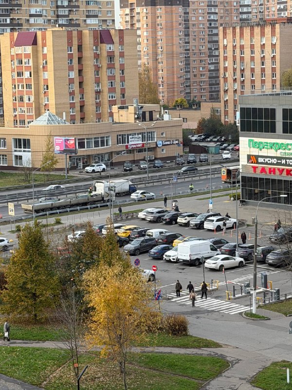 «Типичный Долгопрудный» добился установки отбойников на Лихачёвском проспекте (со стороны ТЦ «Город»).