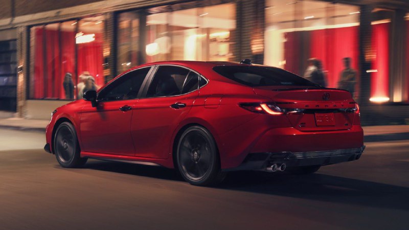 Toyota Camry получила новую спецверсию Nightshade 4