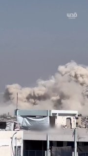 פיצוצים אלימים מטלטלים את מזרח חאן יונס, כאשר צבא הכיבוש ממשיך לבצע פעולות הפצצה מסיביות על מבנים ומתקנים ב…