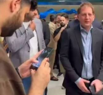 فروپاشی froopashi: «در دنیا دو نوع دزد وجود دارد:دزدان کوچک که دستگیر میشوند،دزدان بزرگ که محافظت میشوند.»@froopashee2