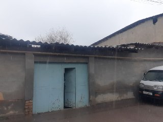 Chorsu bozoriga yaqin uy sotiladi