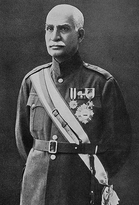 پشت پرده ها: اولین نطق مصدق در مجلس چهاردهم به تاریخ ۱۶ اسفند ۱۳۲۲:"دیکتاتور (منظورش رضاشاه) با پول ما و به ضرر ما راه آهن کشید و ب