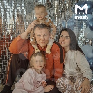 Почти миллион рублей собирают жители Владивостока для капитана яхты Артёма Ащеулова — на его судне погиб пьяный топ-менеджер госкорпорации, который отказался надевать жилет и выпал за борт. По данным Mash, в 2022 году топ-менеджер крупной компании Иван Печ