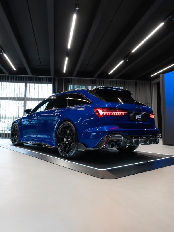 The 1of1 ABT RS6-LE in Ultra Blue. 5
