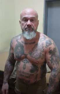 ⚡️ Главу ЧВК «Ястреб» обвинили в убийстве, похищении людей, вымогательствах и эпизодах мошенничества. Среди сотни потерпевших большинство — участники СВО. А сам «Доктор» хочет уйти на фронт из-под следствия  Белгородский райсуд рассматривает крупное уголов