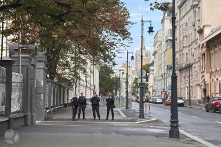 🌐  Масштабная атака дронов ВСУ на Москву, протоколы на задержанных у Верховного суда. Что произошло к утру 18 августа:🔹 Ночью в сторону Московского региона летели 637 украинских беспилотников, больше 180 были сбиты над Москвой и областью, рассказал мэр сто