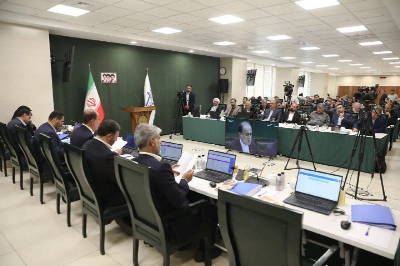 خبرگزاری‌کارایران"ایلنا": در صحن مجلس مطرح شد:معینی آرانی: قانون حجاب باید ابلاغ شود/سراج: جامعه را در برابر بی‌عفتی رها نکنیمنمایندگان مردم در مج