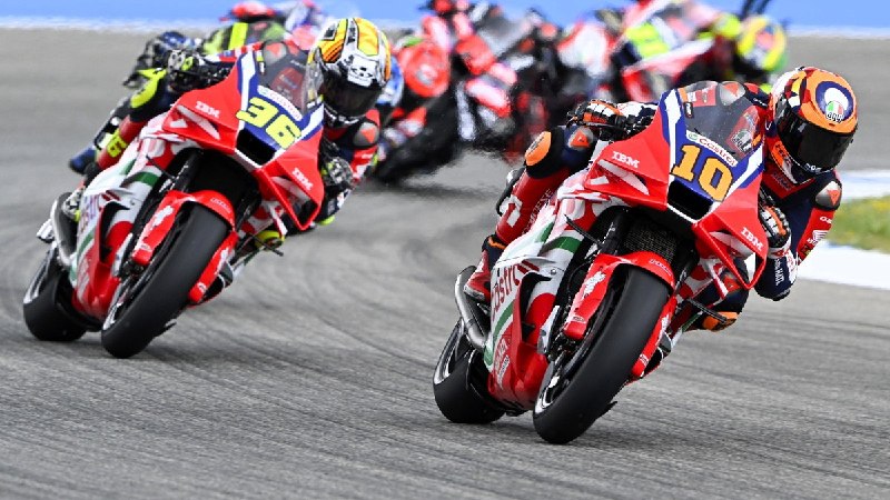 🏍️💨 В мире MotoGP продолжаются жаркие баталии за квалификационные позиции! На