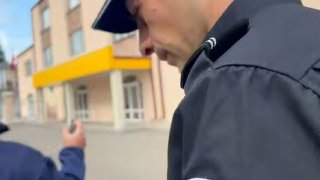 המשטרה עצרה אזרח שעל פי דיווחים בתקשורת הצביע בבית ספר מס' 1 בסטפנוואן, ולאחר מכן צילם את פתק ההצבעה שלו.