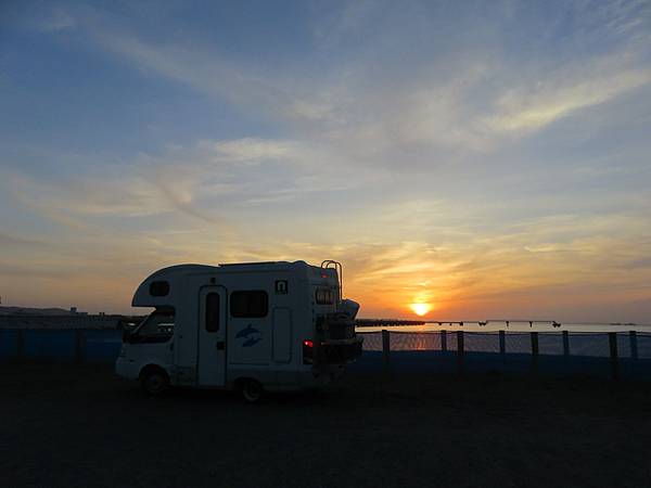 週末前往千葉勝浦吃美食，館山海水浴場渡假，露營車的3天2夜小旅行