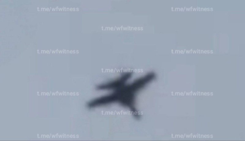 ️🇺🇸🇮🇷 תמונות לא מאושרות מציגות לכאורה מטוס F/A-18 אמריקאי מעל העיר צ'הבאר שבאיראן.