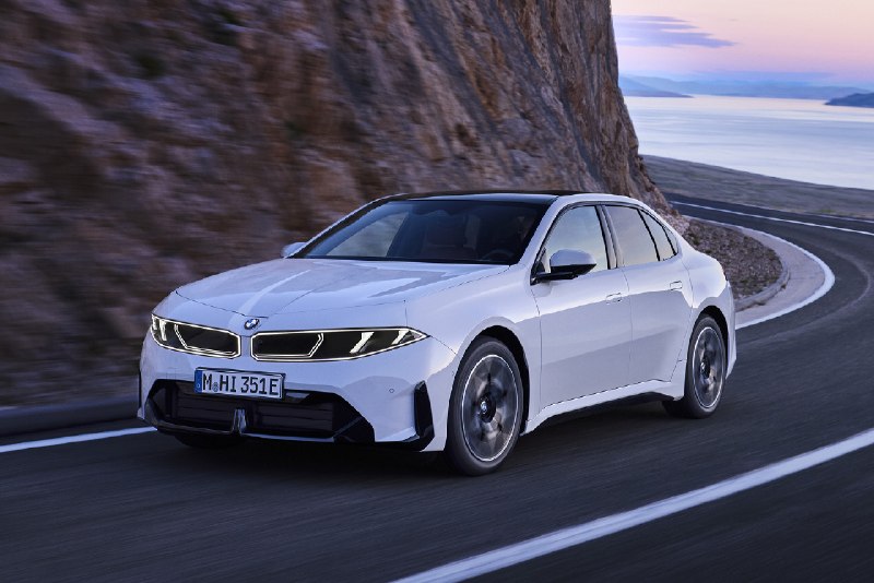 🚗 BMW i3 вернулся — но уже не тот. Теперь это полноценный электрический седан, 