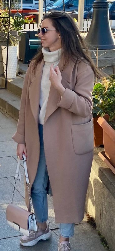 1. пальто M размер 50 лари, есть пояс, состояние хорошее, кашемир+ свитер белый 20 лари S — фото 1