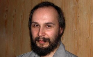 В аэропорту Еревана задержан математик Михаил Вербицкий, пишет журналист Олег Кашин. По его данным, Вербицкого задержали «по запросу РФ „за терроризм и экстремизм“».В 2024 году в России завели на Вербицкого уголовное дело по статье о призывах к терроризму.