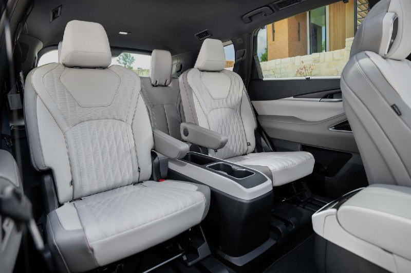 Infiniti QX60 получил обновлённый дизайн и новую версию Sport 6