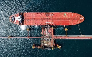 США продлят разрешение на поставки российской нефти по морю еще на месяцМинфин США решил выдать новую лицензию на поставку российской нефти еще на 30 дней, заявил американский министр финансов Скотт Бессент. По его словам, таким образом Соединенные Штаты д
