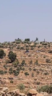 כוחות הכיבוש מסתערים על האזור המזרחי של העיירה בית פוריק ממזרח לשכם.