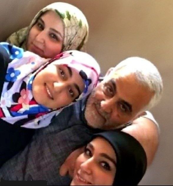 Qasem Soleimani | قاسم_سلیمانی#: ❁﷽❁ #حاج_قاسم: زمان جنگ در اهواز بودم که همان ایام خواستگاری رفتم و با همسرم خیلی ساده زندگی مان را شروع کردیم:) • • 💞عا