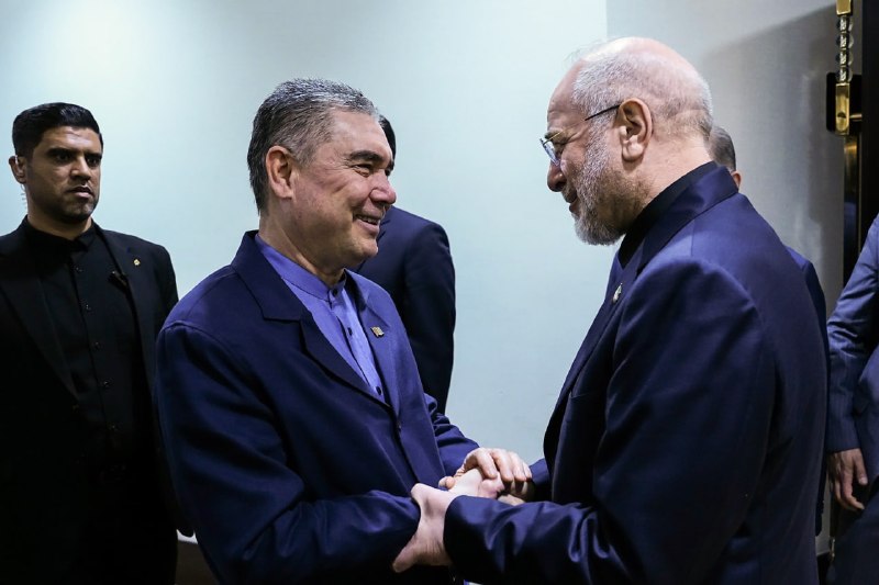 מנהיג טורקמניסטן נפגש עם יו"ר המג'לס באיראן בהלוויית חמינאי