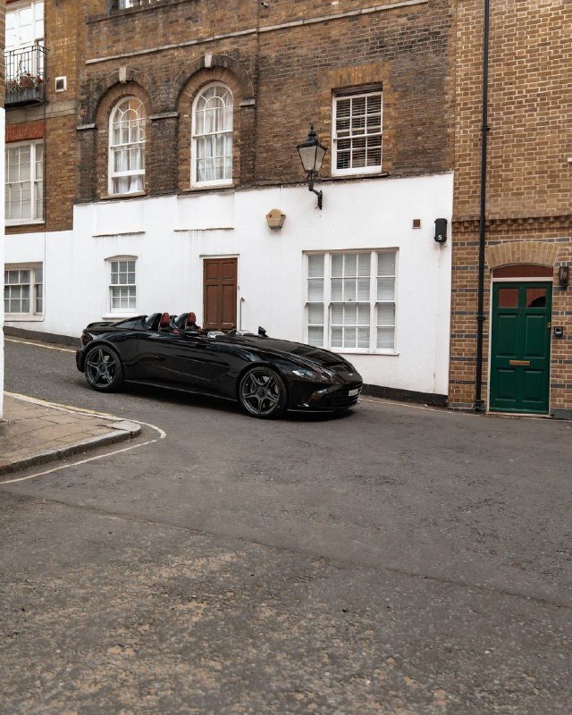 Aston Martin Speedster 2