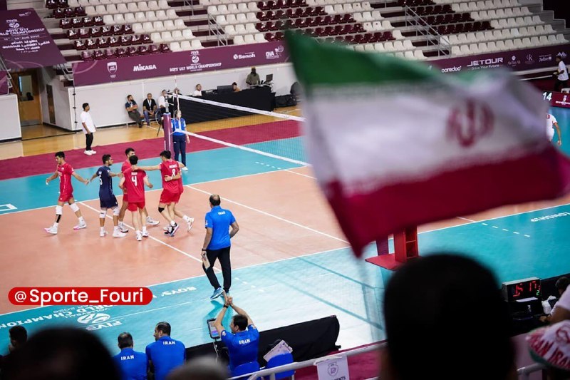خبرهای فوری مهم 🔖: صعود تیم والیبال زیر ۱۷ سال ایران به چهار تیم برتر جهان 🔹تیم والیبال زیر ۱۷ سال پسر ایران در مرحله یک چهارم نهایی قهرمان