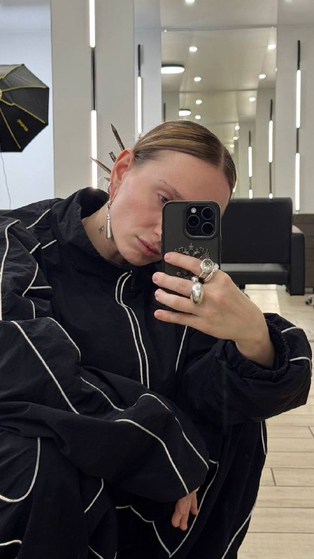 Постригла клиента и сняла видео с украшениями HAIRPIN MTЧерез час-два распишу проделанную работу с русым париком для кутюрного бренда свадебных платьев RARA COUTUREПостригла клиента и сняла видео с украшениями HAIRPIN MTЧерез час-два распишу проделанную работу с русым париком для кутюрного бренда свадебных платьев RARA COUTURE