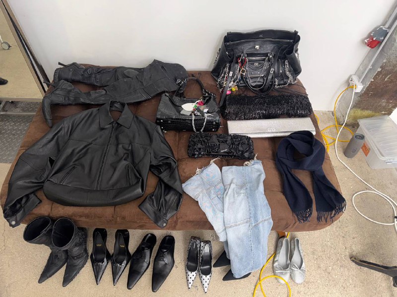 Сегодня была съемка мечты с самой крутой личной коллекцией Balenciaga от Демны. Когда не только работа, но и сами клиенты безумно вдохновляют! ✨ Смотрите наш шикарный кутюрный бэкстэйджСегодня была съемка мечты с самой крутой личной коллекцией Balenciaga от Демны. Когда не только работа, но и сами клиенты безумно вдохновляют! ✨ Смотрите наш шикарный кутюрный бэкстэйдж