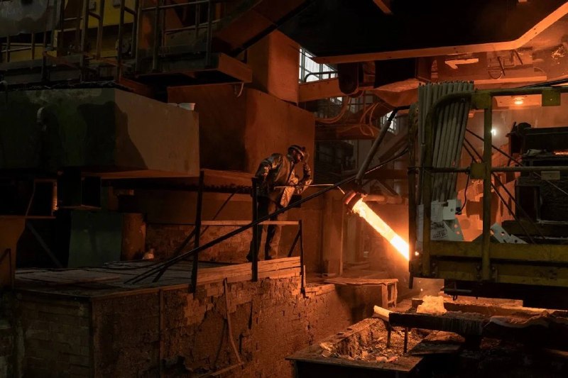 נראה כי אוקראינה מעבירה את מסע הכטב"מים שלה מבתי זיקוק רוסים למפעלי פלדה לאחר שהלחץ האמריקני עצר את ההתקפות…