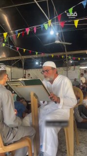 למרות רצח העם והסבל... 200 משננים של הקוראן הקדוש התכנסו ל"יום קריאת הקוראן" במחנה אלשאטי בעיר עזה.