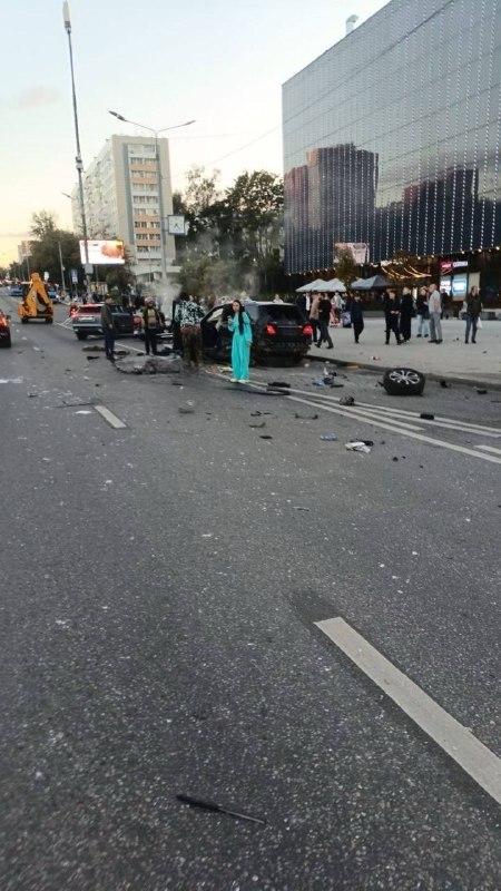 מכונית מרצדס התנגשה בהולך רגל לאחר התנגשות במכונית חוואל בדרום מערב מוסקבה.