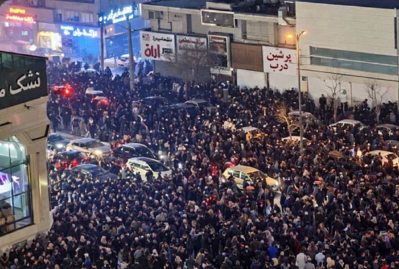 ניו יורק פוסט: ישנה אפשרות למהפכה באיראן בכל רגע, בעוד המנהיגים הפנימיים של היירוטים הופכים לחמושים חמושים.