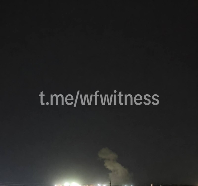 ️🇮🇷🇺🇸 תמונה המציגה לכאורה עשן סמיך העולה מהעיר אירנשאר.
