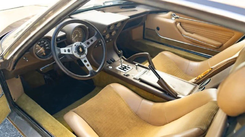 В США на аукцион выставили Lamborghini Miura 1970 года за 2,5 млн долларов 3