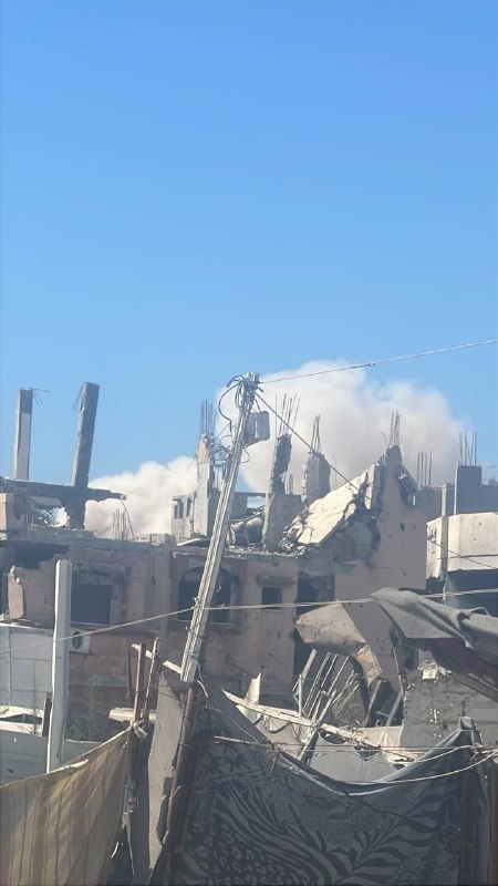 תמונות חדשות מתעדות את הרגע שבו הכיבוש פוצץ מספר בניינים, מצפון-מערב לעזה.