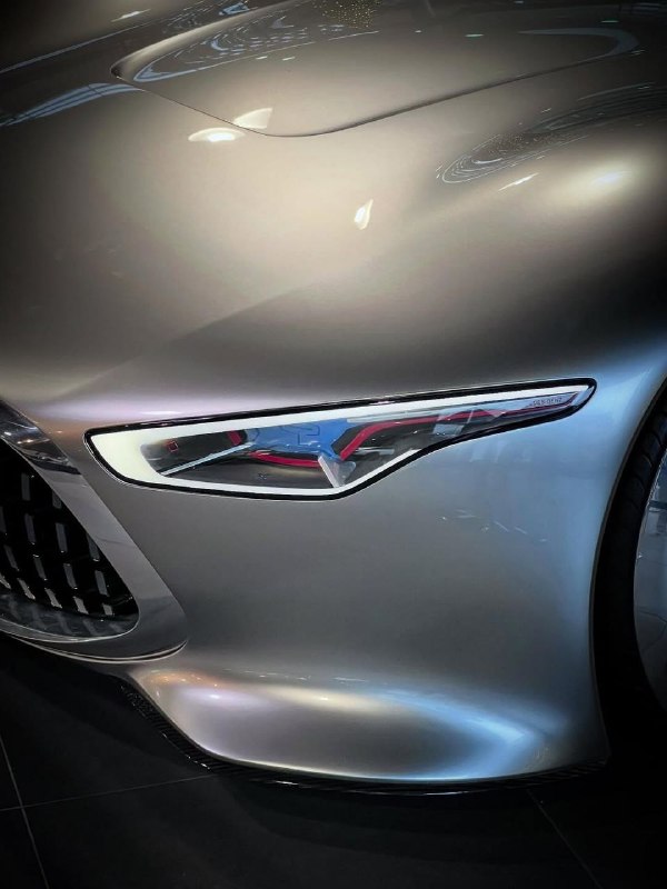Mercedes-AMG Vision Gran Turismo 2013 года. Его дизайн опередил своё время на 30 лет. 9