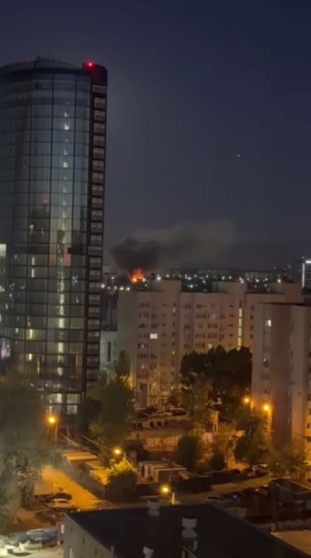 וורונז' מותקפת על ידי כטב"מים אוקראינים - מכוניות ובתים בוערים דווח על השפעות בחצרות בנייני מגורים ומרכז עס…