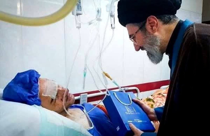 🌹کانال عاشقان اهل بیت علیهم السلام 🌹: عکس مال وقتیه که آقاجانمون رفته بودن عیادت مجروحای پیجری حزب‌الله