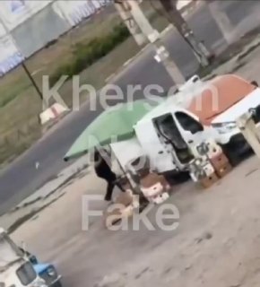 ️מפעיל רחפנים רוסי FPV צד ופוגע במוכר פירות אזרחי אוקראיני בעיר חרסון